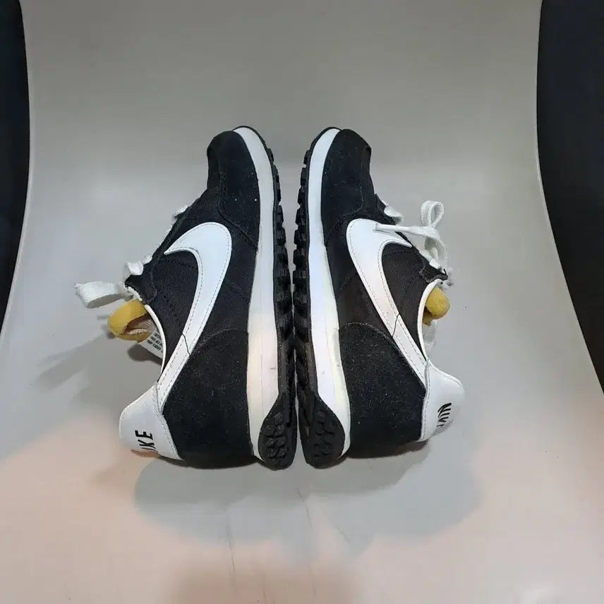 [BUNJANG] Nike Waffle Trainer 2 Black/White Sneakers 230mm / 나이키 와플 트레이너 2 블랙/ 화이트 운동화 230mm
