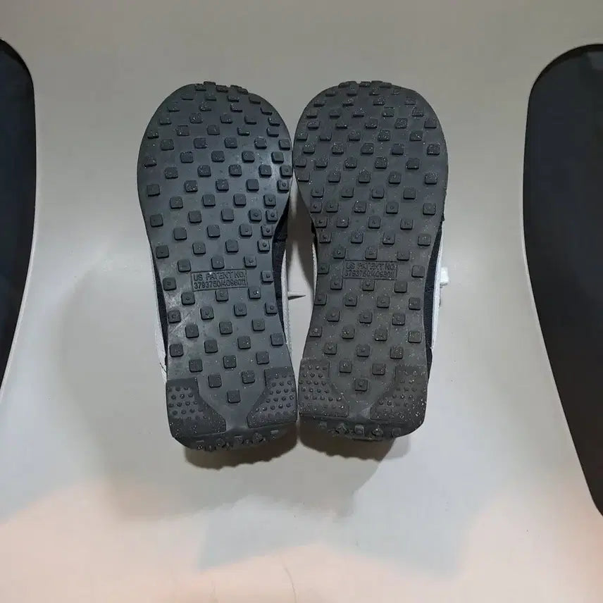 [BUNJANG] Nike Waffle Trainer 2 Black/White Sneakers 230mm / 나이키 와플 트레이너 2 블랙/ 화이트 운동화 230mm