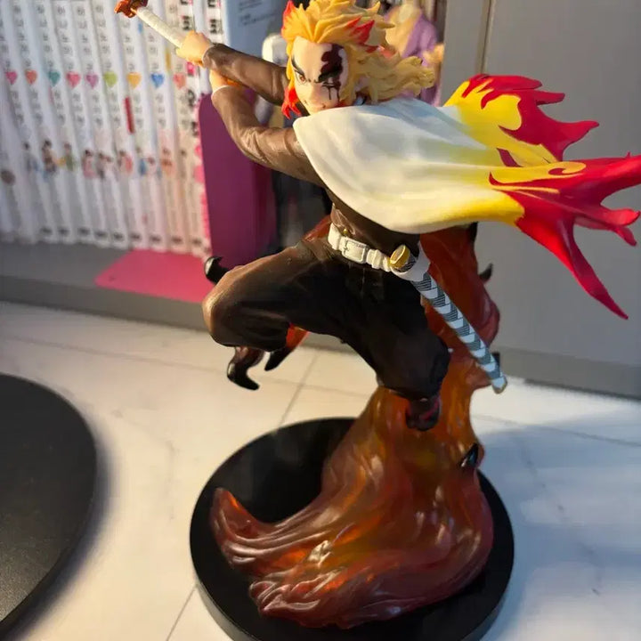 [BUNJANG] Demon Slayer Rengoku Figure / 귀칼 렌고쿠 제일복권 피규어 (덤 귀칼 애니 캐릭터북)