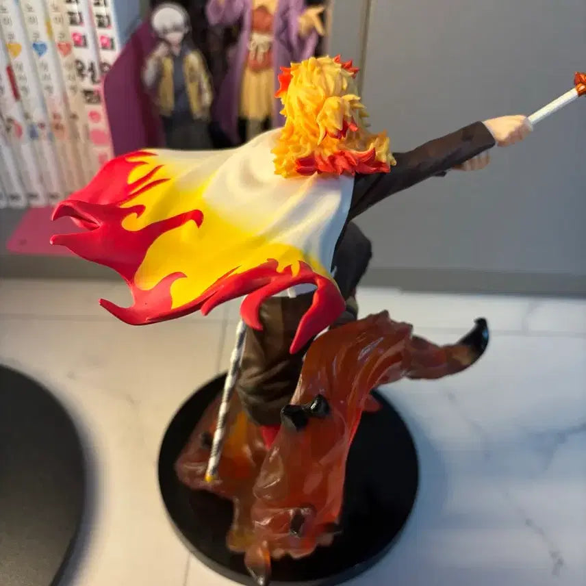 [BUNJANG] Demon Slayer Rengoku Figure / 귀칼 렌고쿠 제일복권 피규어 (덤 귀칼 애니 캐릭터북)