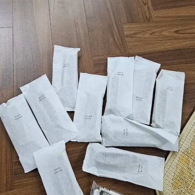 [BUNJANG] Disposable Comb and Razor Bundle / 일회용빗  헤어 브러쉬 11개 면도기7개일괄