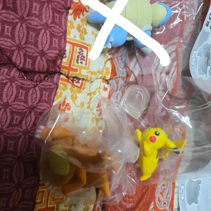 [BUNJANG] Pokemon Pikachu & Charizard Figure Set / 포켓몬 피카츄/리자몽 피규어 가챠세트