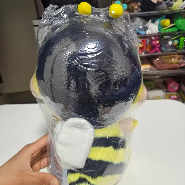 [BUNJANG] Crayon Shin-chan Honey Bee Plush Toy (28-30cm) / 짱구 꿀벌인형