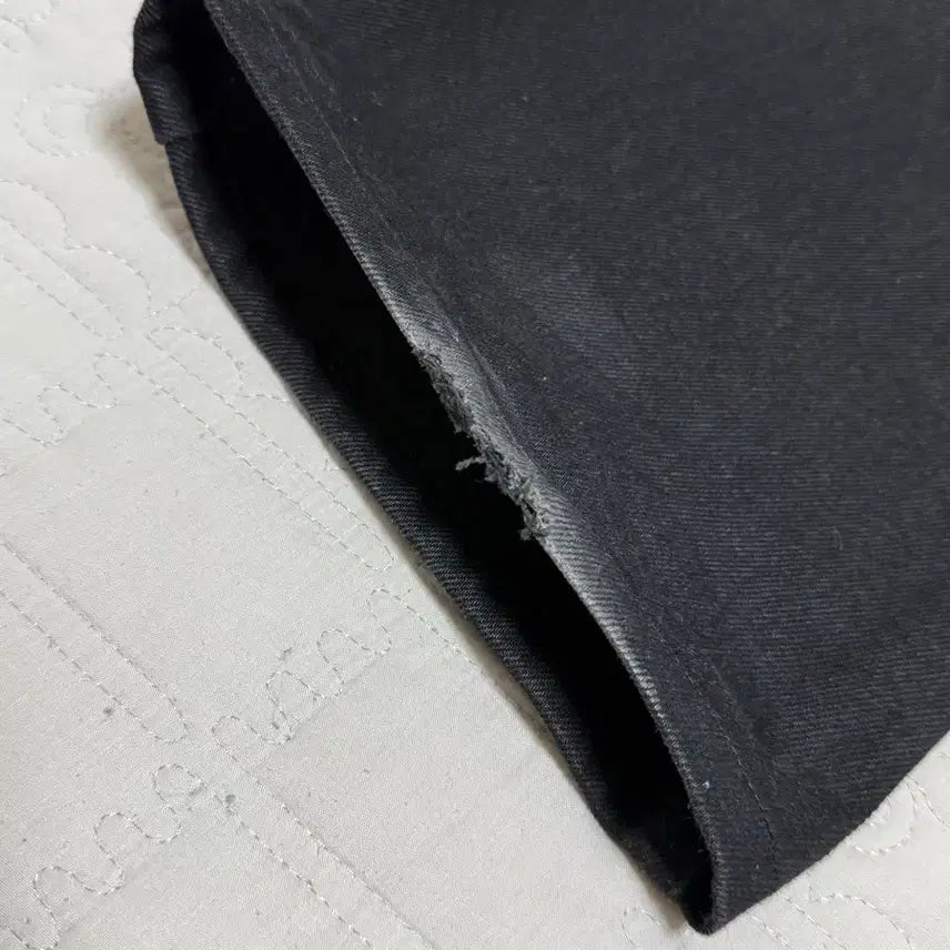 [BUNJANG] Extraordinary Studded Denim Pants / 엑스트라오디너리 스터드 데님팬츠