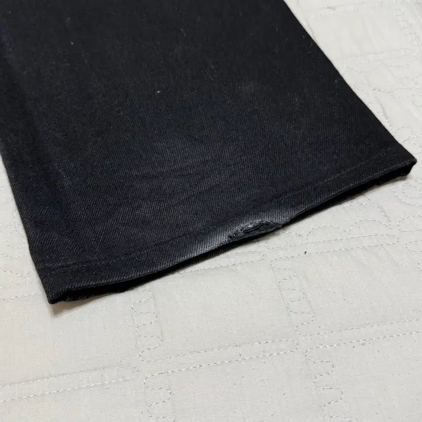 [BUNJANG] Extraordinary Studded Denim Pants / 엑스트라오디너리 스터드 데님팬츠