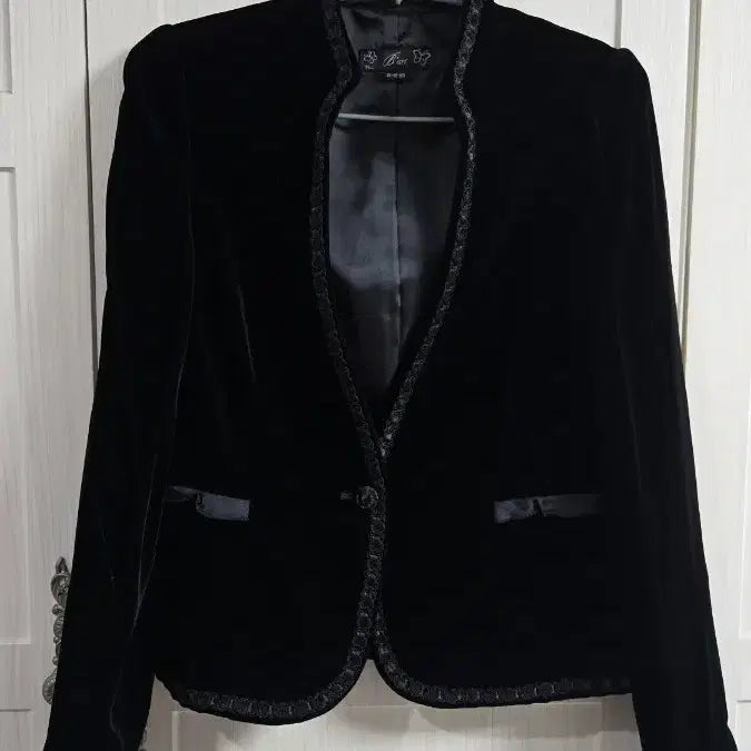 [BUNJANG] Viat Velvet Black Jacket / 비아트 벨벳 블랙 자켓