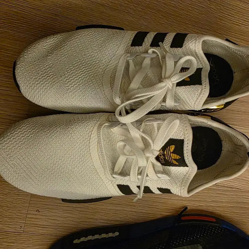[BUNJANG] Adidas NMD R1 White Black Sneakers / 아디다스 운동화 판매합니다 NMD R1 화이트 블랙 스니커즈