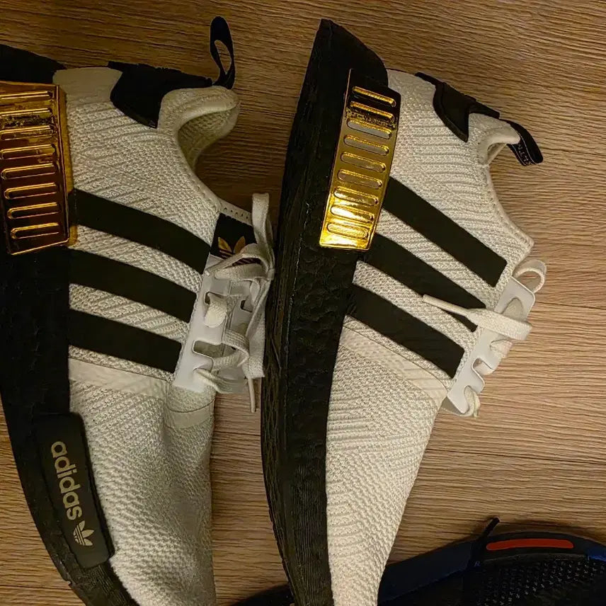 [BUNJANG] Adidas NMD R1 White Black Sneakers / 아디다스 운동화 판매합니다 NMD R1 화이트 블랙 스니커즈