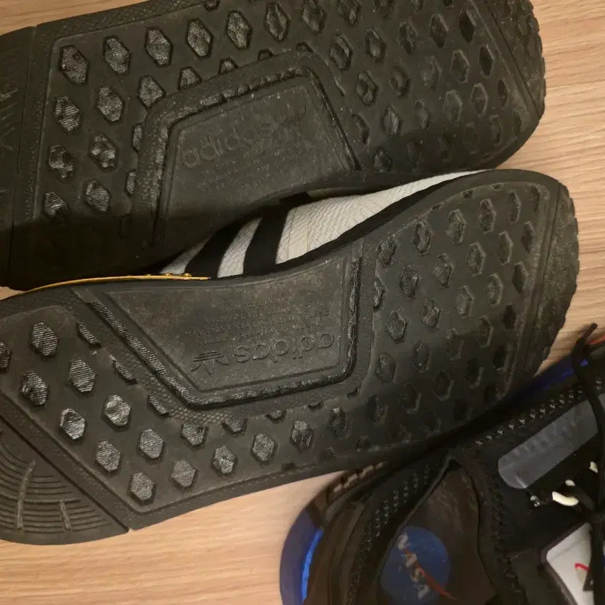 [BUNJANG] Adidas NMD R1 White Black Sneakers / 아디다스 운동화 판매합니다 NMD R1 화이트 블랙 스니커즈