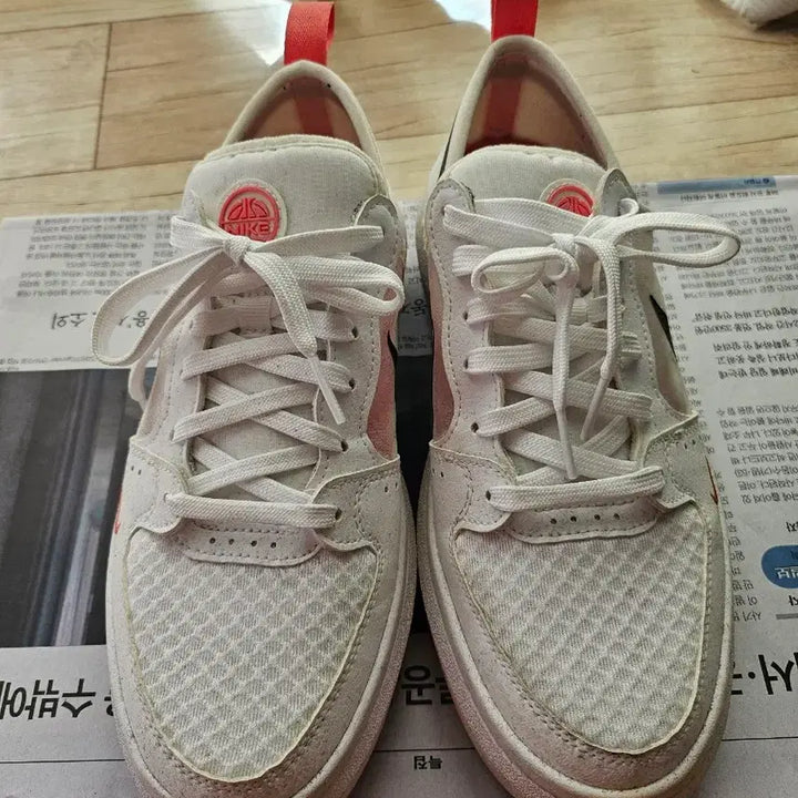 [BUNJANG] Nike Court Vision Alta White Sea Coral Sneakers / 나이키 코트 비전 알타(화이트 씨 코랄 245)