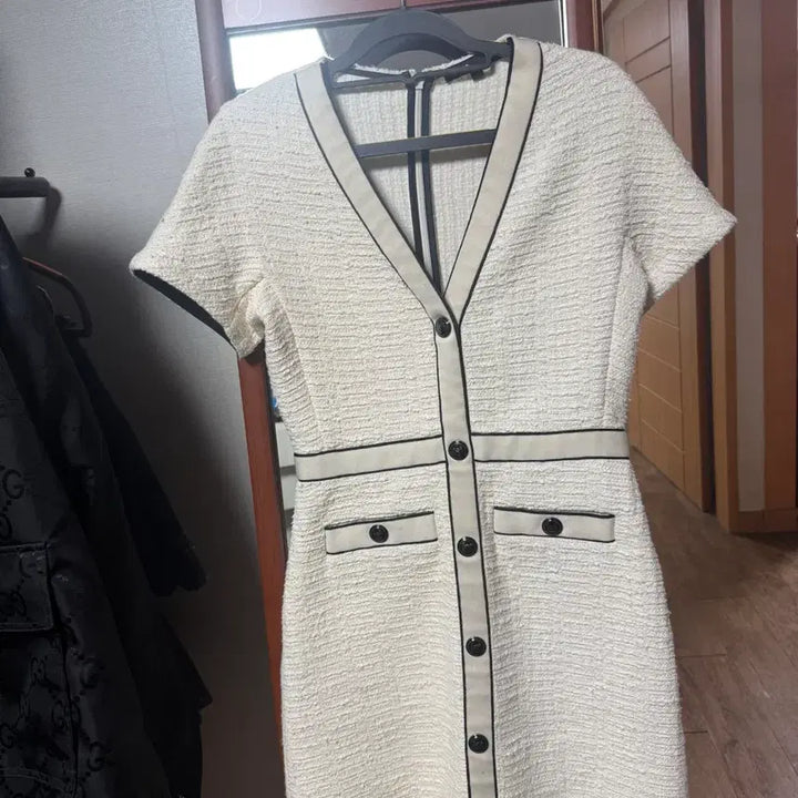 [BUNJANG] Maje Ivory V-Neck Short Sleeve Tweed Mini Dress / 마쥬(Maje) 아이보리 V넥 반팔 트위드 미니 원피스