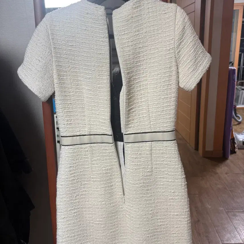 [BUNJANG] Maje Ivory V-Neck Short Sleeve Tweed Mini Dress / 마쥬(Maje) 아이보리 V넥 반팔 트위드 미니 원피스