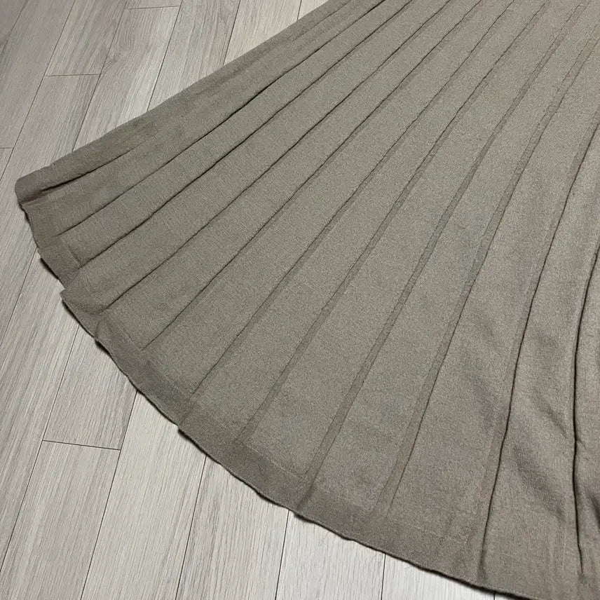 [BUNJANG] BOWEN Wool 100% Pleated Knit Skirt / 보웬 BOWEN 울100% 니트 플리츠 스커트 롱치마 플레어 밴딩 베이지