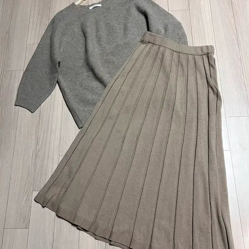 [BUNJANG] BOWEN Wool 100% Pleated Knit Skirt / 보웬 BOWEN 울100% 니트 플리츠 스커트 롱치마 플레어 밴딩 베이지