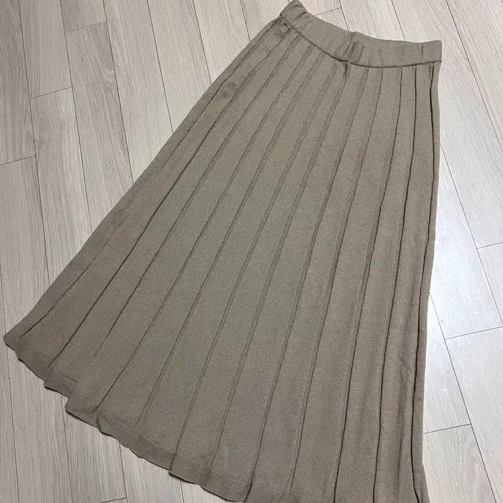 [BUNJANG] BOWEN Wool 100% Pleated Knit Skirt / 보웬 BOWEN 울100% 니트 플리츠 스커트 롱치마 플레어 밴딩 베이지