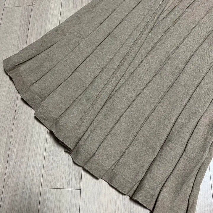 [BUNJANG] BOWEN Wool 100% Pleated Knit Skirt / 보웬 BOWEN 울100% 니트 플리츠 스커트 롱치마 플레어 밴딩 베이지