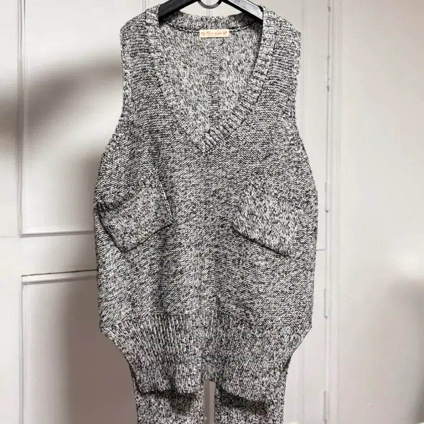 [BUNJANG] V-Neck Knit Vest / 브이넥 니트 조끼 롱 베스트