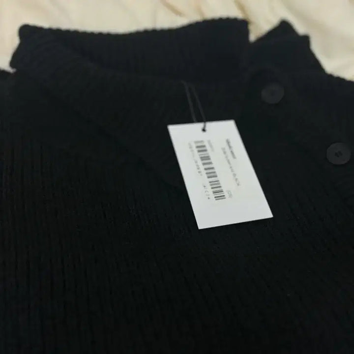 [BUNJANG] Mise-en-scene Side Button Knit Black / 미세키서울 Side button knit BLACK