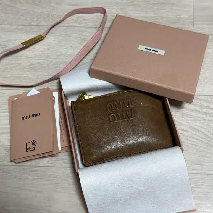 [BUNJANG] Miu Miu Napa Leather Card Holder / 미우미우 나파 가죽 홀더 오크
