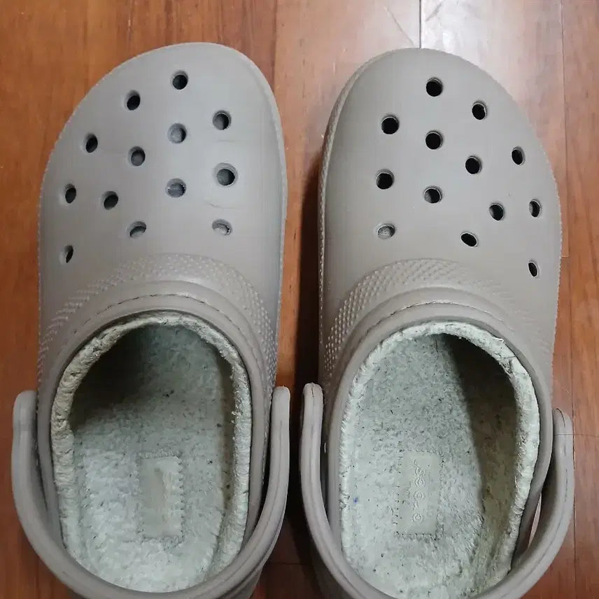 [BUNJANG] Crocs Genuine Fur Lined Clogs M4 W6 (230mm) / 털 크록스 정품. M4 W6. 230. 남여주니어 공용