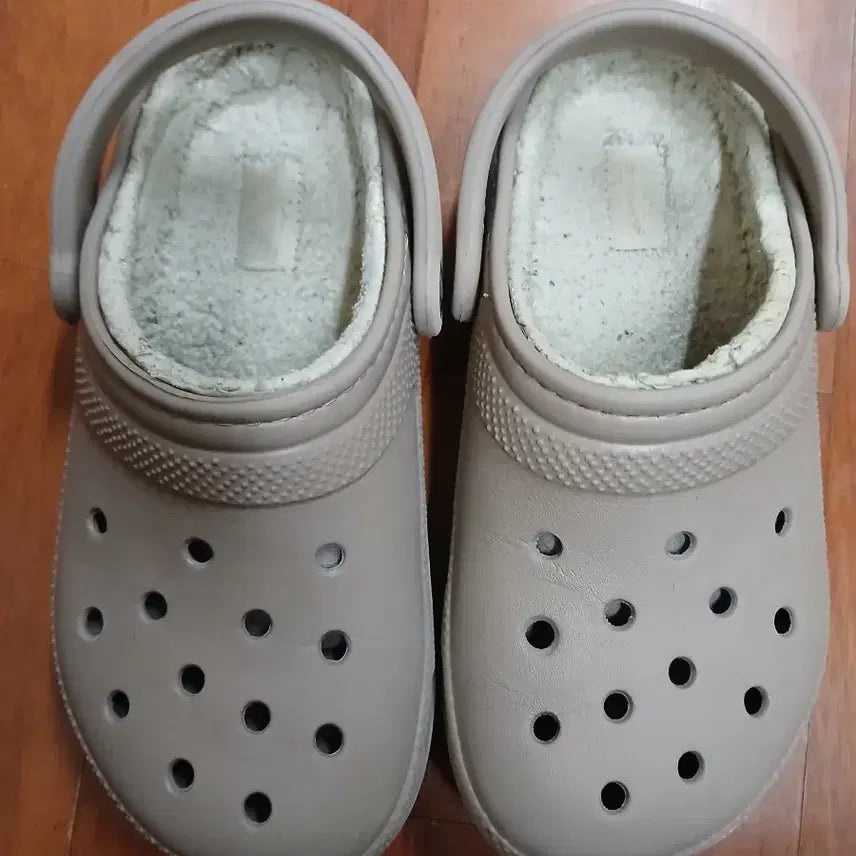 [BUNJANG] Crocs Genuine Fur Lined Clogs M4 W6 (230mm) / 털 크록스 정품. M4 W6. 230. 남여주니어 공용