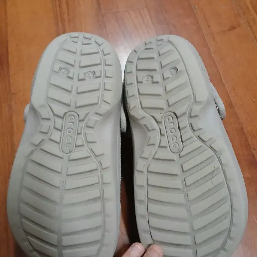 [BUNJANG] Crocs Genuine Fur Lined Clogs M4 W6 (230mm) / 털 크록스 정품. M4 W6. 230. 남여주니어 공용