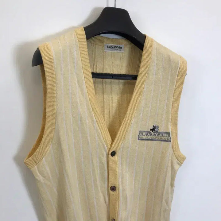 [BUNJANG] Black and White Knit Vest Cardigan [M] / 블랙엔화이트 니트 조끼가디건 [M]