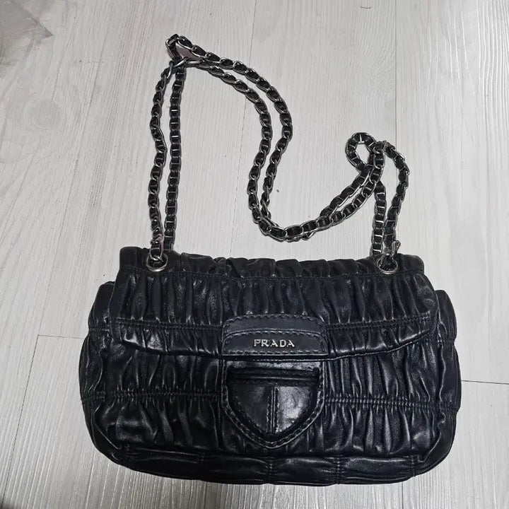 [BUNJANG] Prada Gaufre Chain Shoulder Bag / 프라다 고프레  체인 숄더백