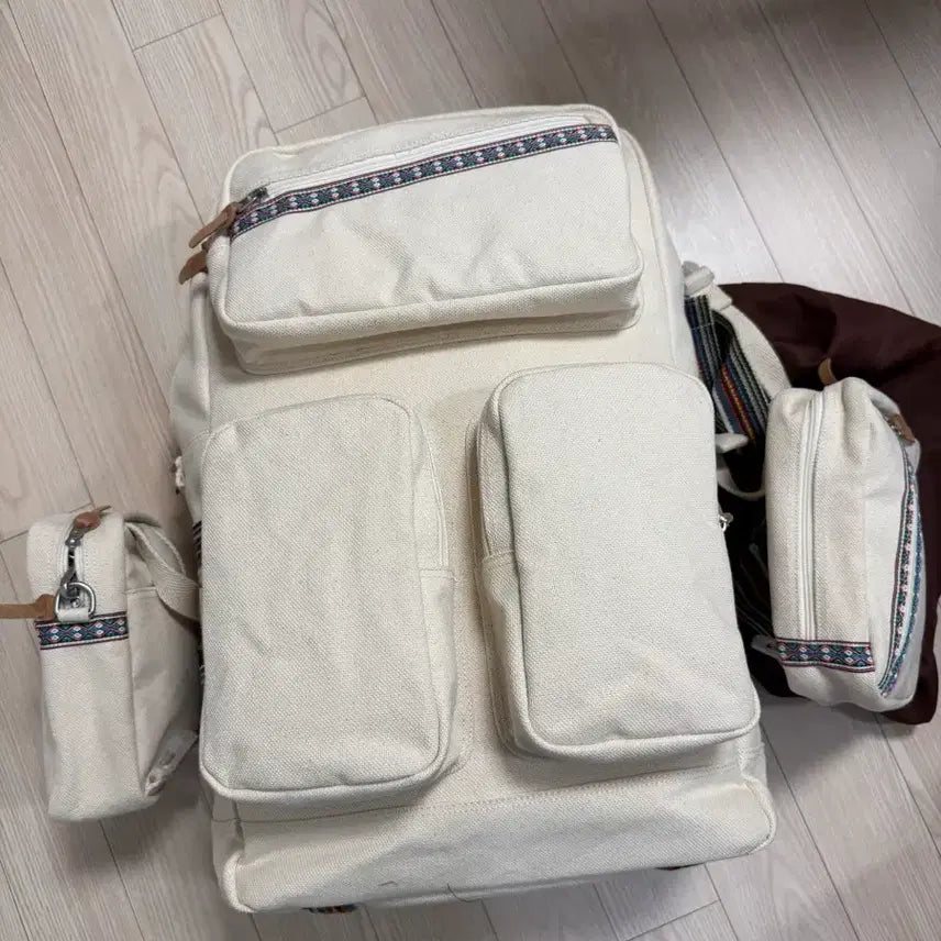 [BUNJANG] Yeolagi-deul Ivory Travel Backpack / 여락이들 여행용 백팩