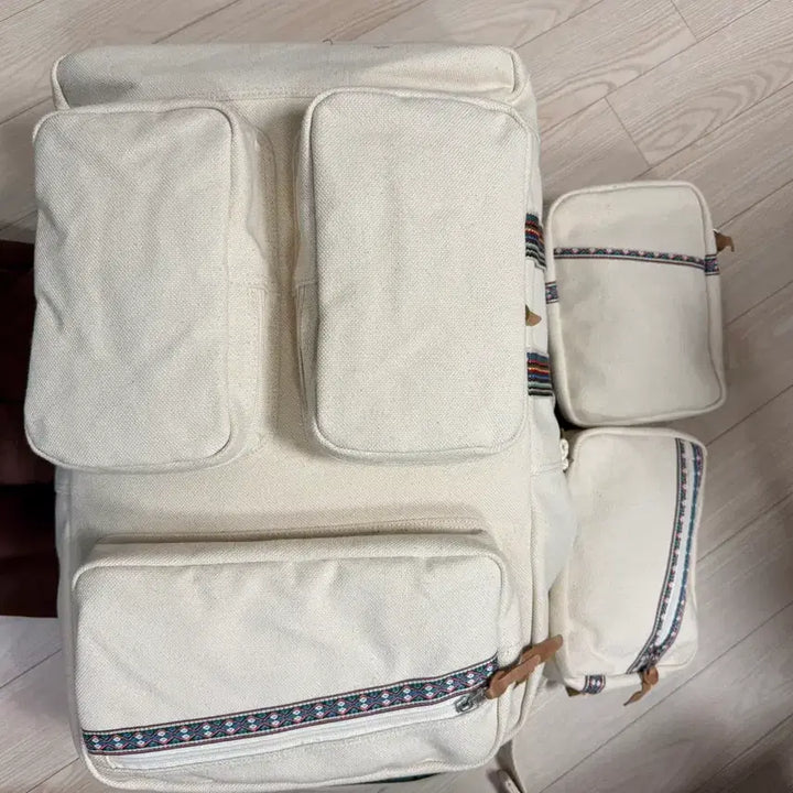 [BUNJANG] Yeolagi-deul Ivory Travel Backpack / 여락이들 여행용 백팩