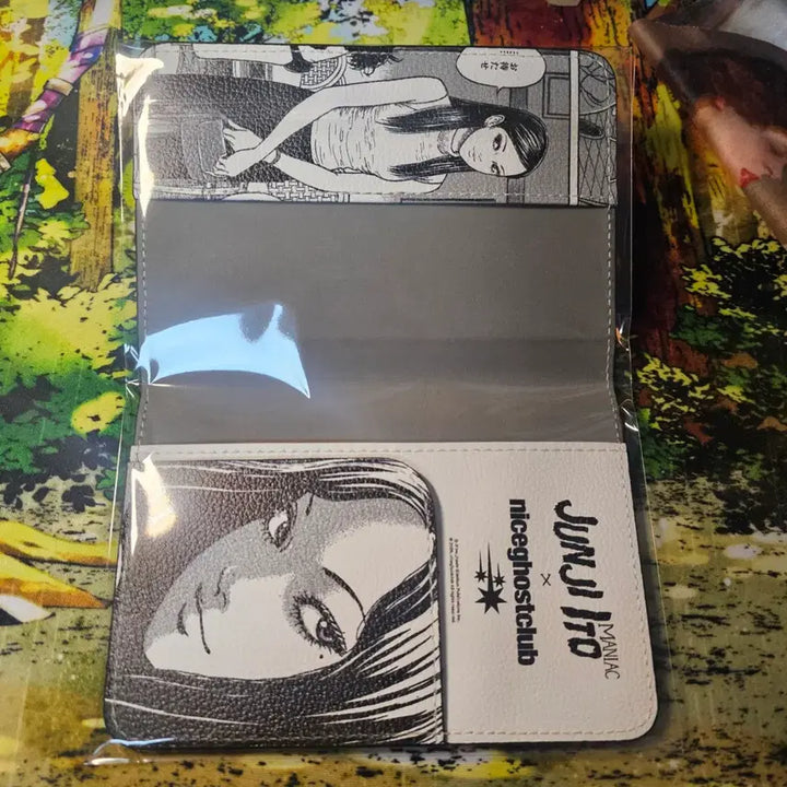 [BUNJANG] NICE GHOST CLUB Tomie Passport Case / 나이스고스트클럽 토미에 여권 케이스