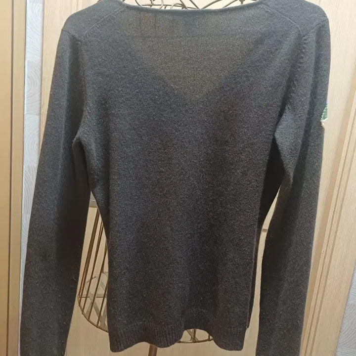 [BUNJANG] MaxMara Weekend Floral Embroidered V-Neck Knit Sweater / 막스마라 위켄드 꽃자수 브이넥 니트 (S사이즈/차콜)