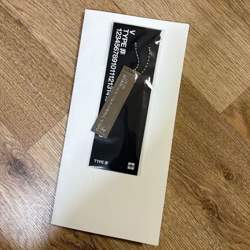 [BUNJANG] BTS V TYPE Exhibition Digital Code / 방탄소년단 BTS 뷔 V TYPE 전시회 도록 디지털코드