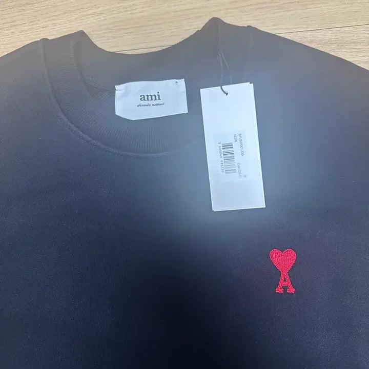[SOLD OUT] 아미 스몰 하트 블랙 맨투맨