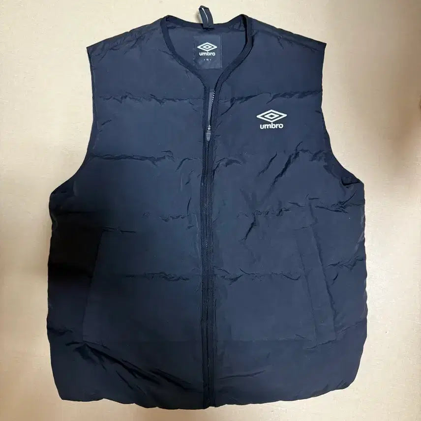 [BUNJANG] Umbro Black Padded Vest / 엄브로 블랙 패딩 조끼