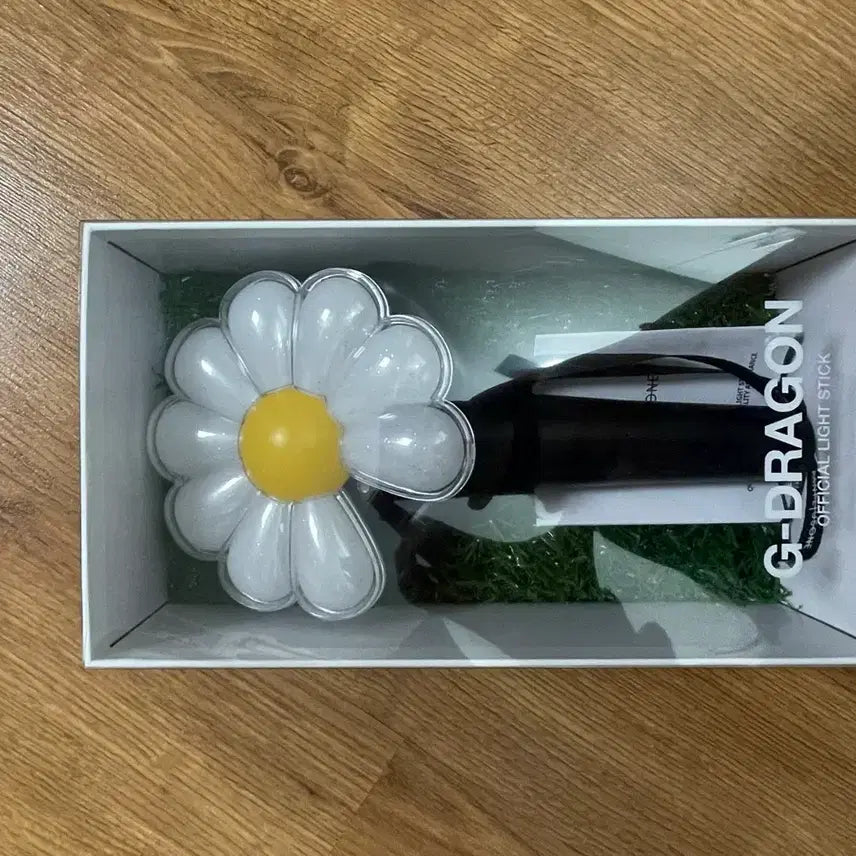 [BUNJANG] G-Dragon Light Stick + Movie Poster / 지디 응원봉+영화포스터+파우치