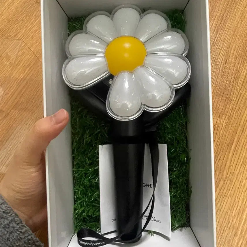 [BUNJANG] G-Dragon Light Stick + Movie Poster / 지디 응원봉+영화포스터+파우치