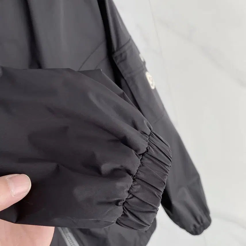 [BUNJANG] Moncler Lightweight Nylon Windbreaker Jacket with Small Logo / 몽클레어 후드 집업 경량 나일론 바람막이 자켓 스몰로고 L