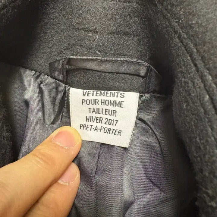 [BUNJANG] VETEMENTS Neck Logo Coat - M Size / 베트멍 넥로고 코트 M사이즈