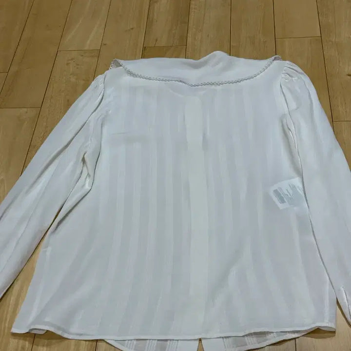 [BUNJANG] Miu Miu Lace Collar Silk Blouse / 미우미우 카라 레이스 실크 블라우스
