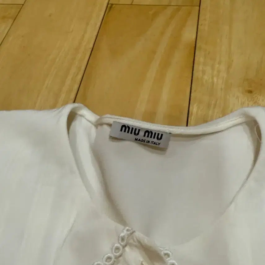 [BUNJANG] Miu Miu Lace Collar Silk Blouse / 미우미우 카라 레이스 실크 블라우스