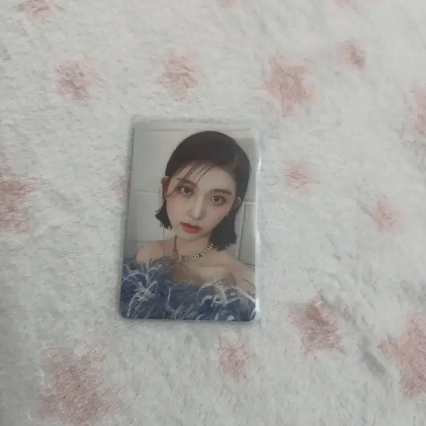 [BUNJANG] IVE Gaeul Photocard / 너무예쁜 아이브 가을 포카 판매합니다!! 하자 없어요