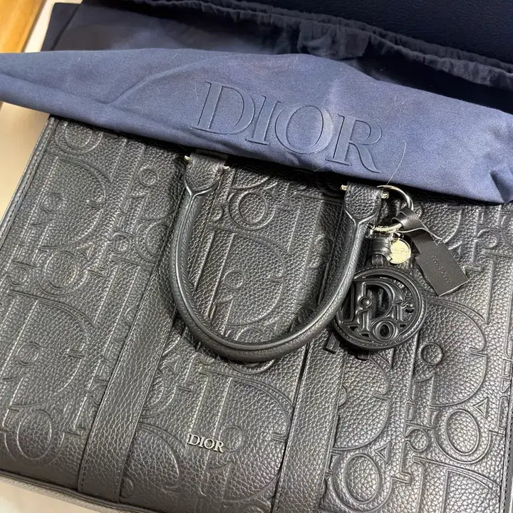 [BUNJANG] Dior Men's Tote Bag (CD Embossed) + Keyring / 디올 남성 토트백 (CD 엠보싱) 브리프케이스