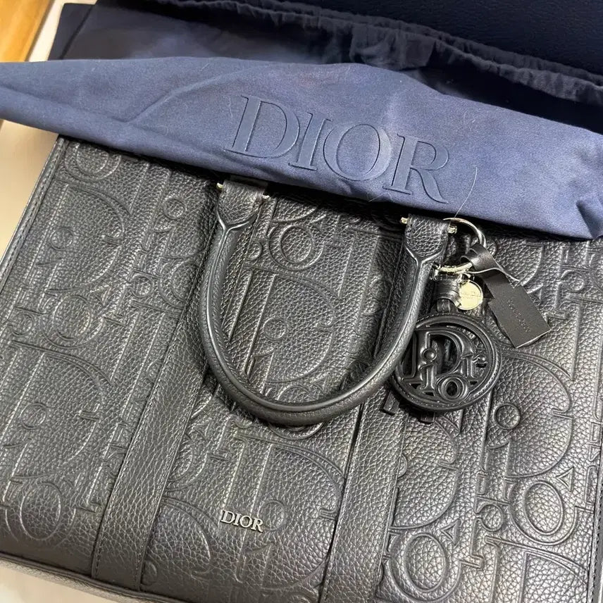 [BUNJANG] Dior Men's Tote Bag (CD Embossed) + Keyring / 디올 남성 토트백 (CD 엠보싱) 브리프케이스