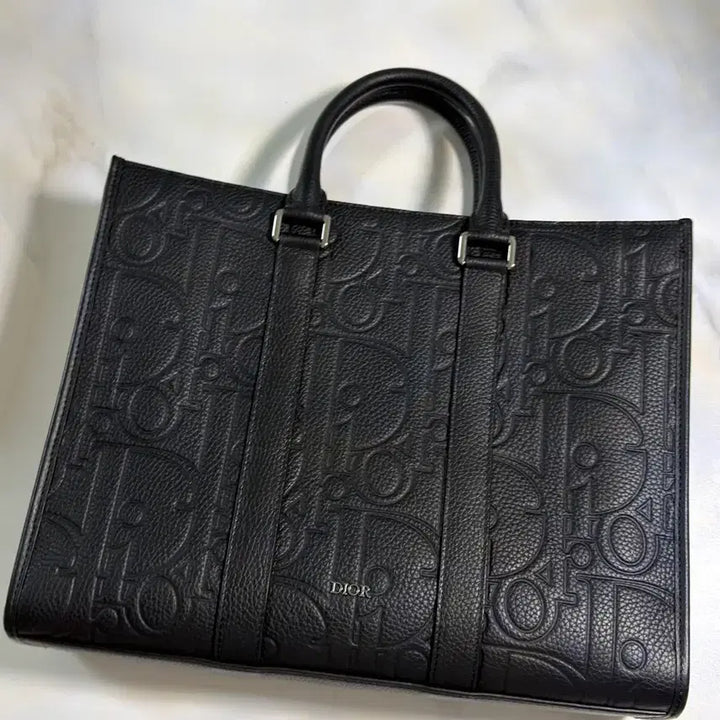 [BUNJANG] Dior Men's Tote Bag (CD Embossed) + Keyring / 디올 남성 토트백 (CD 엠보싱) 브리프케이스