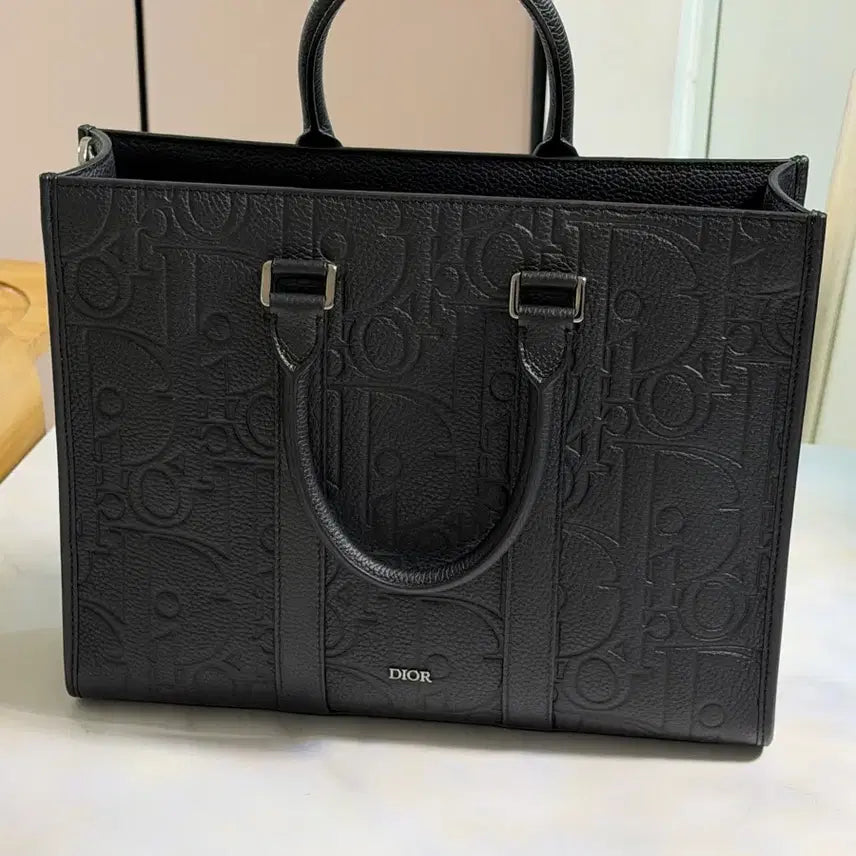 [BUNJANG] Dior Men's Tote Bag (CD Embossed) + Keyring / 디올 남성 토트백 (CD 엠보싱) 브리프케이스