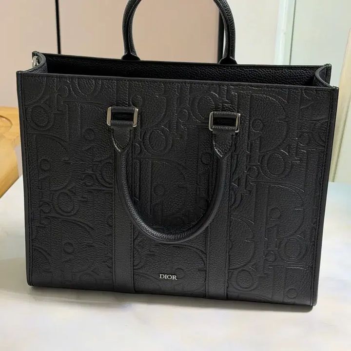 [BUNJANG] Dior Men's Tote Bag (CD Embossed) + Keyring / 디올 남성 토트백 (CD 엠보싱) 브리프케이스