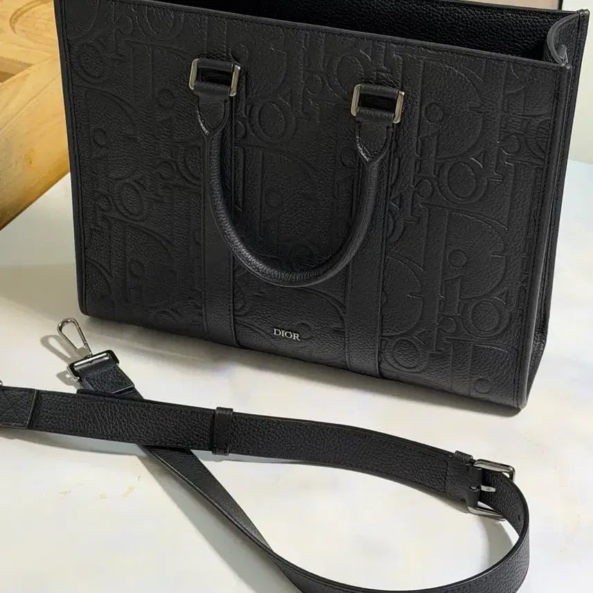 [BUNJANG] Dior Men's Tote Bag (CD Embossed) + Keyring / 디올 남성 토트백 (CD 엠보싱) 브리프케이스