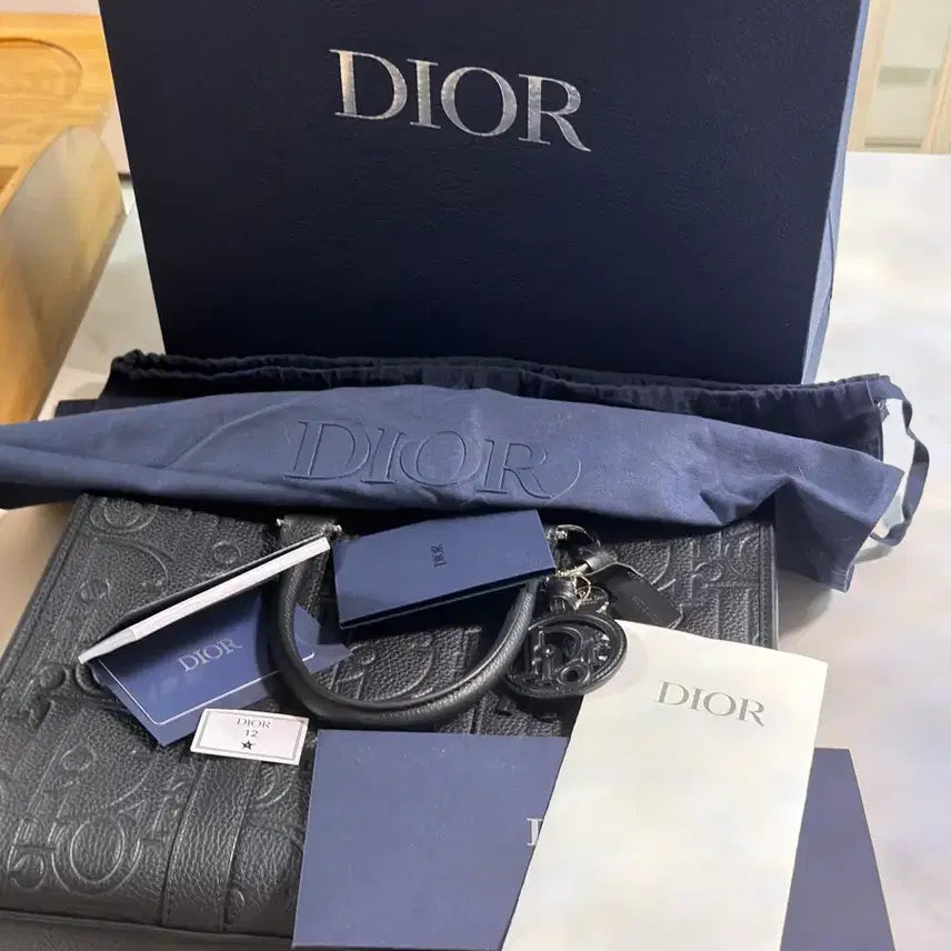[BUNJANG] Dior Men's Tote Bag (CD Embossed) + Keyring / 디올 남성 토트백 (CD 엠보싱) 브리프케이스