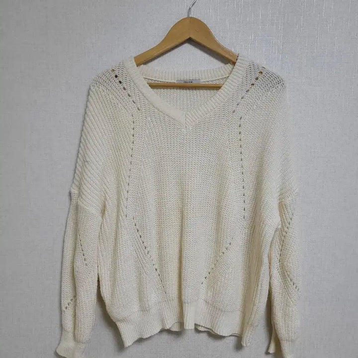 [BUNJANG] 24.YELLOW Ivory V-neck Knit Sweater / 24.YELLOW 아이보리 브이넥 니트